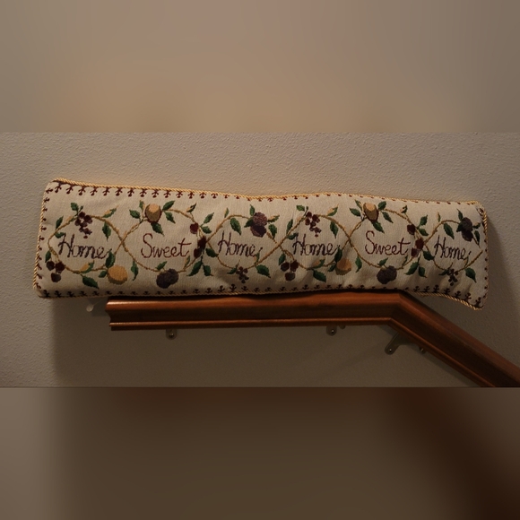 Gorgeous long tapestry pillow - Picture 1 of 4